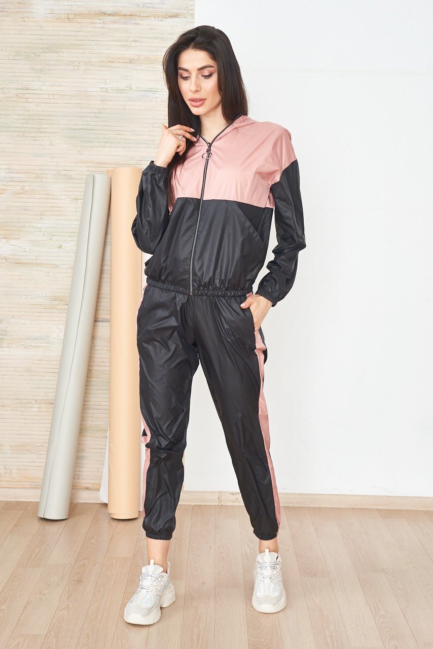 Спортивные костюмы из плащевки для женщин