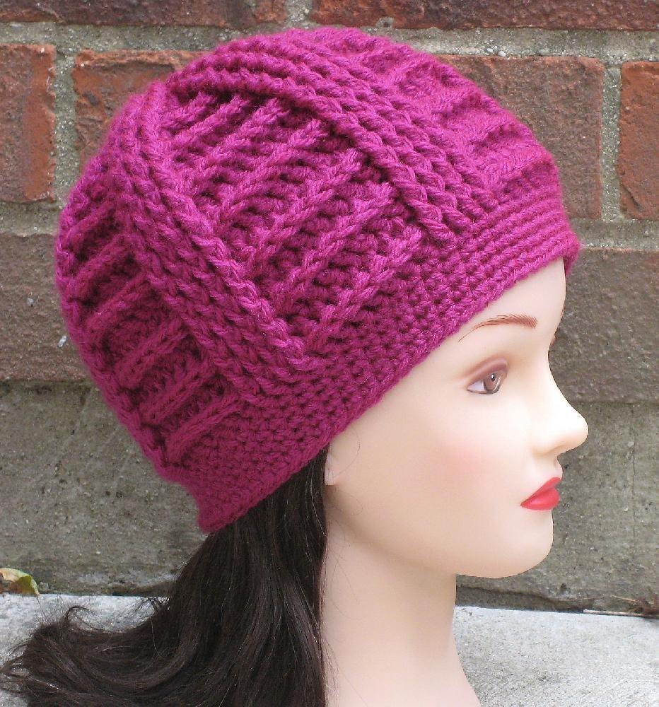 Шапка крючком поворотными рядами