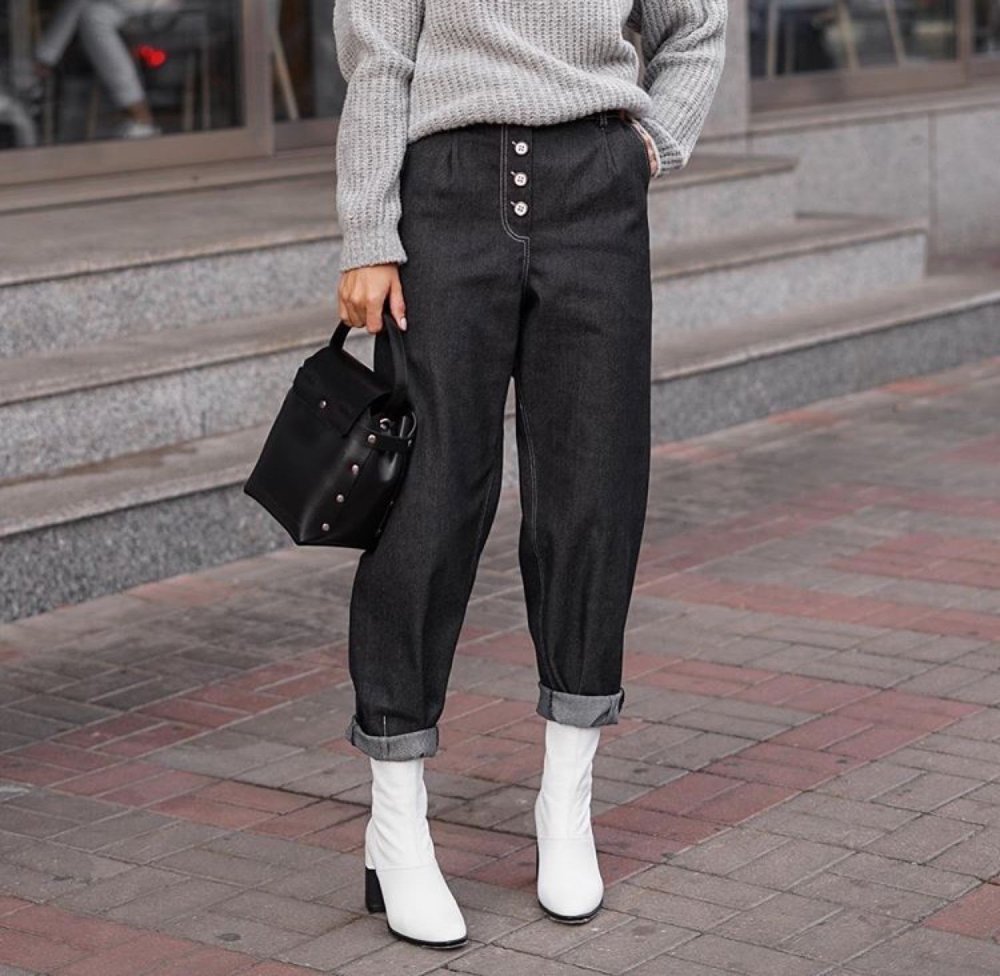 Брюки с ботинками