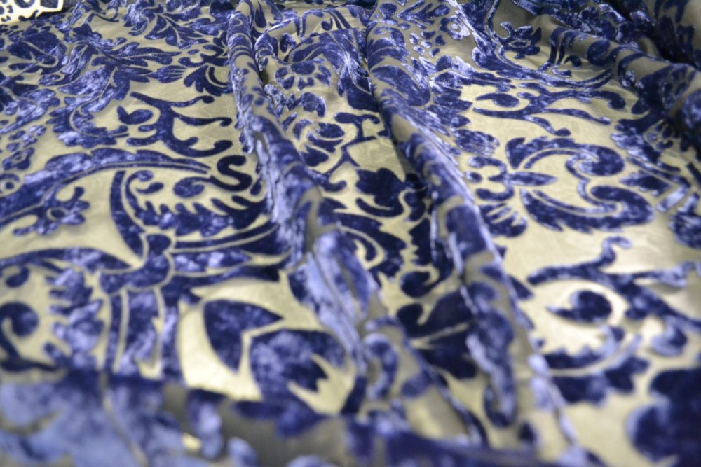 Платья из панбархата из Кыргызстана