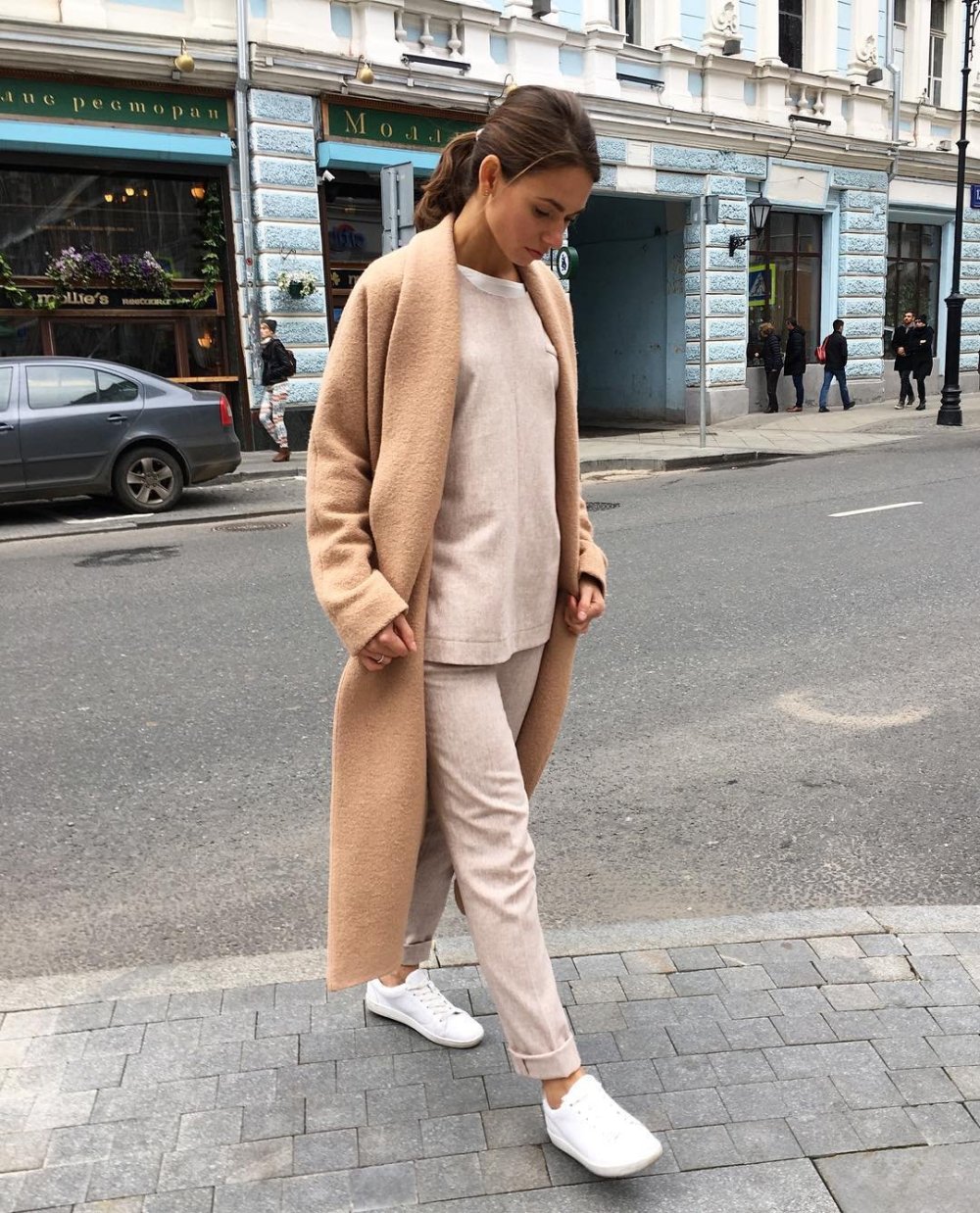 Брюки с кроссовками