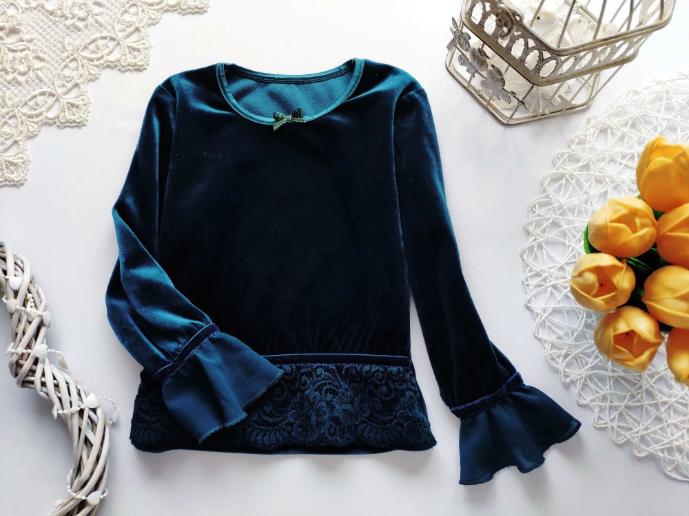 Блузка из бархата с бантом