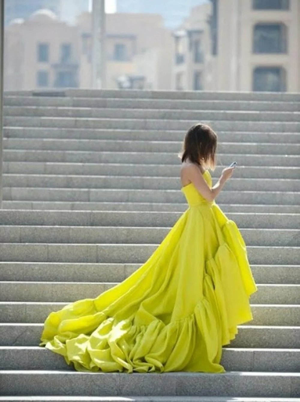 Адель вейгельжетое платье