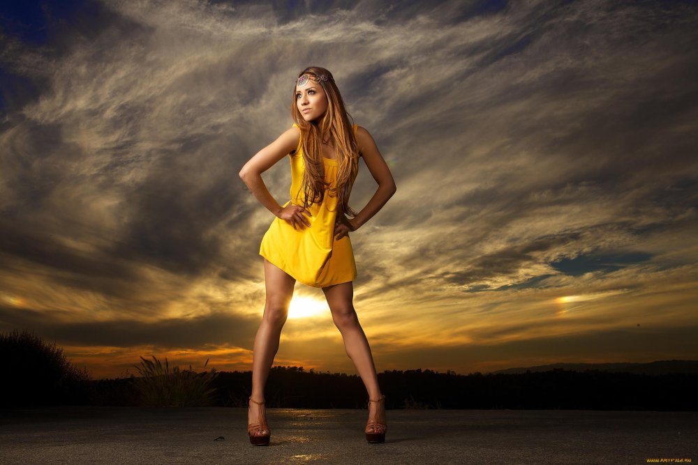 Желтое платье