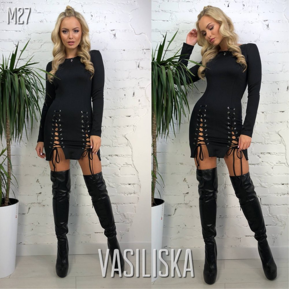 Платье со шнуровкой по бокам