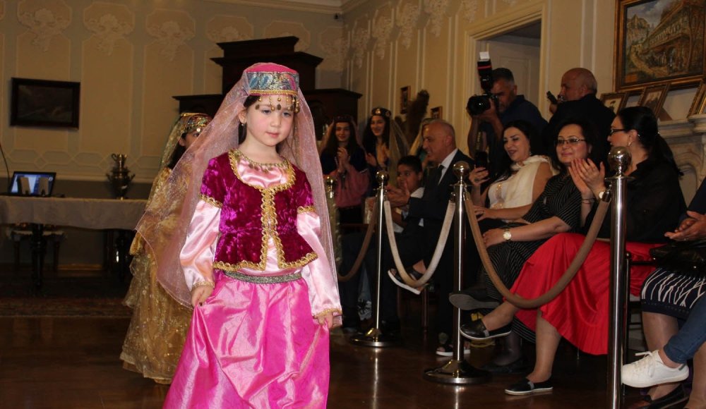 Азейбарджан национальный костюм