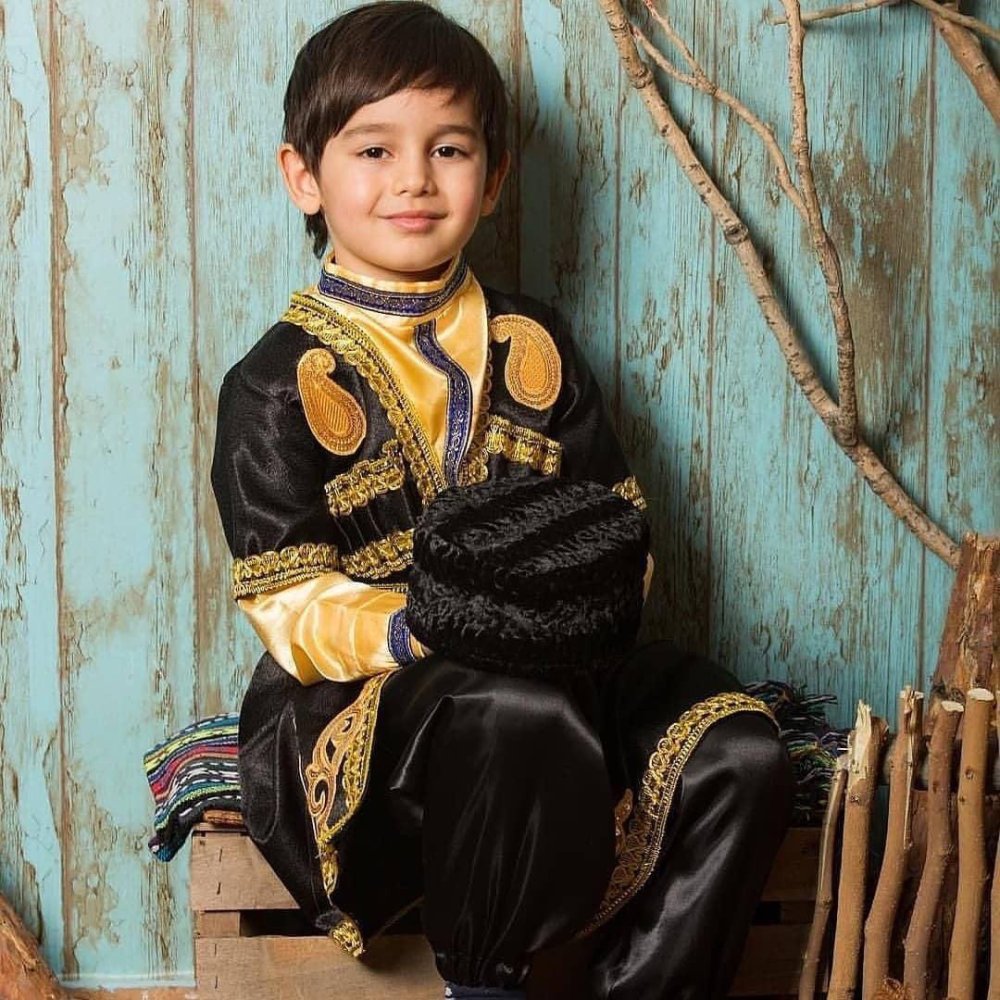 Джорабы — азербайджанский национальный костюм.