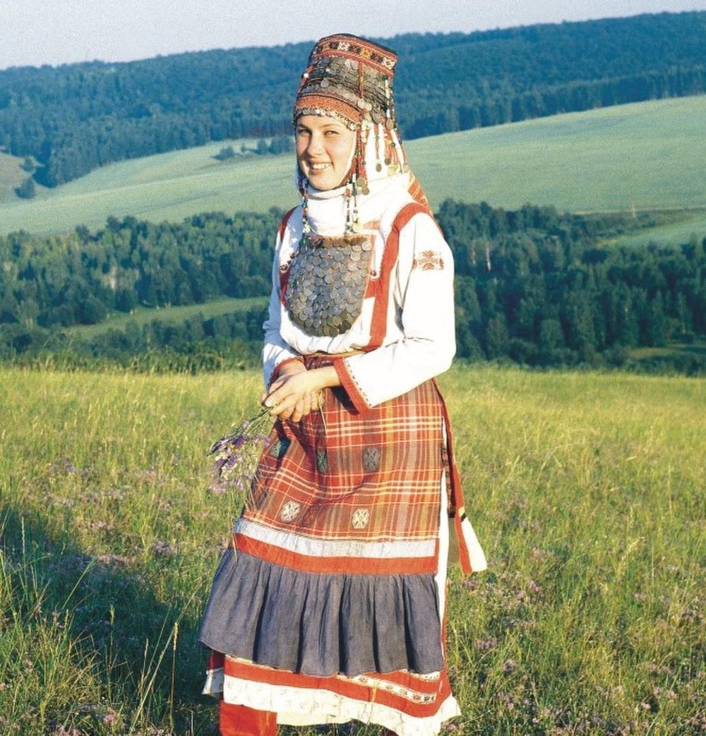 ЧУВАШКА В национальном костюме