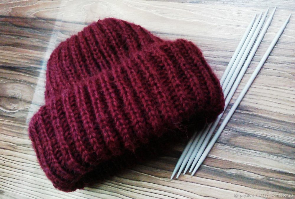 Шапка из мохера резинкой 2x2