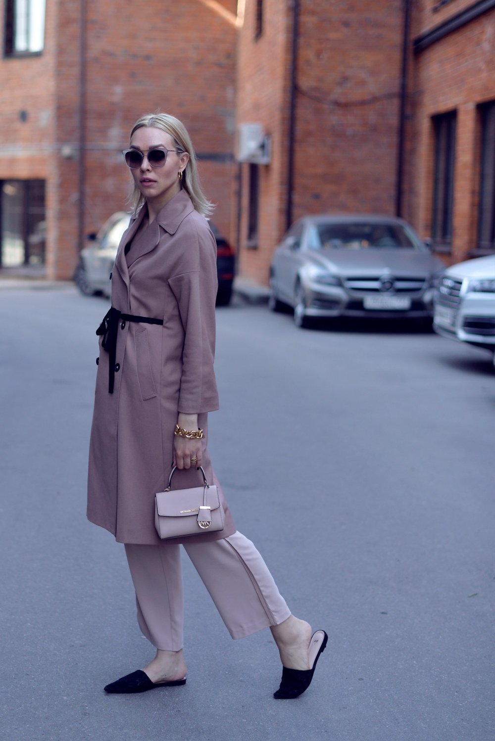 Пальто и шляпа