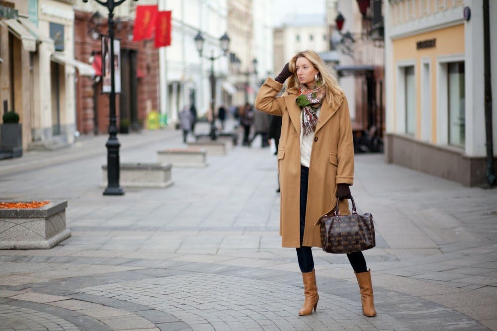 Шапка к коричневому пальто