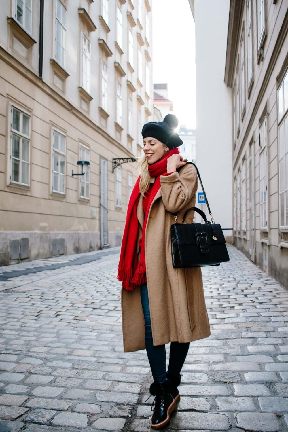 Шапка под пальто женское