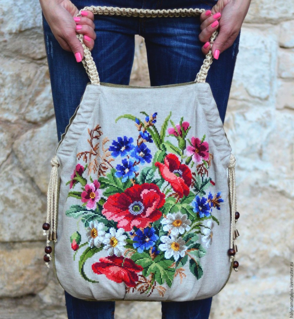 Сумка с вышивкой