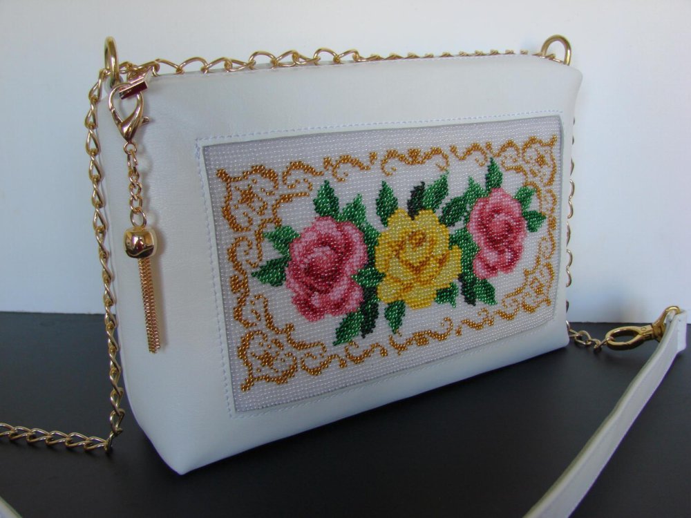 Сумки вышитые бисером