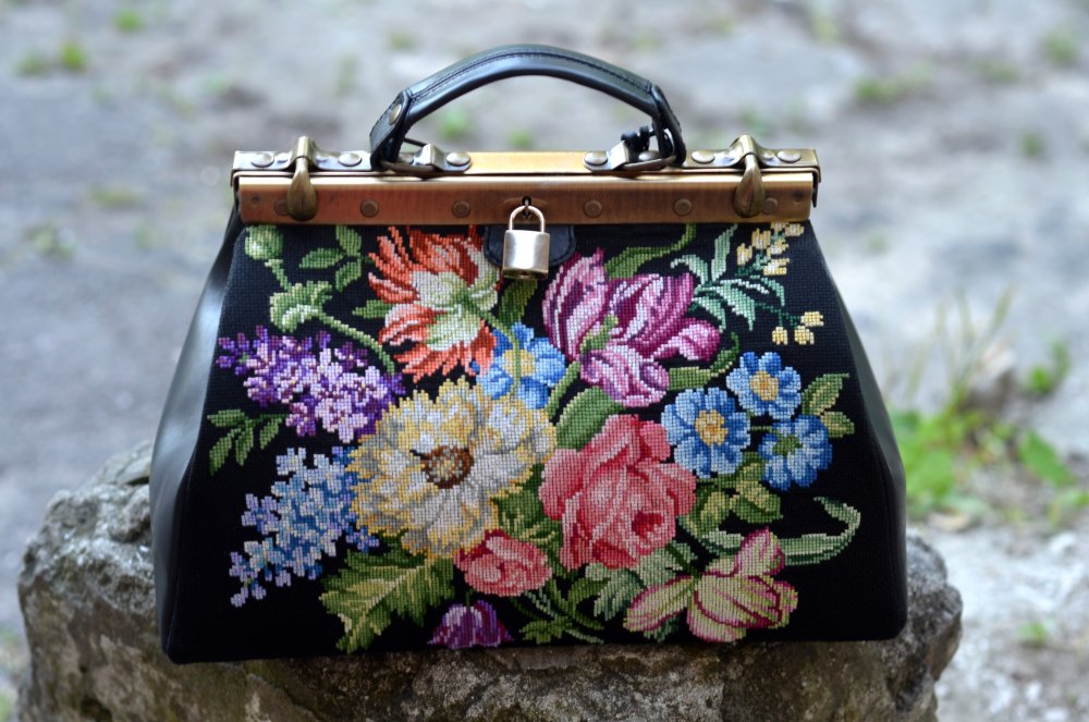 Вышитые сумки