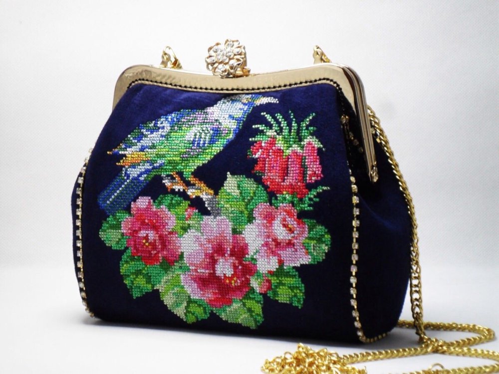 Сумка с вышивкой