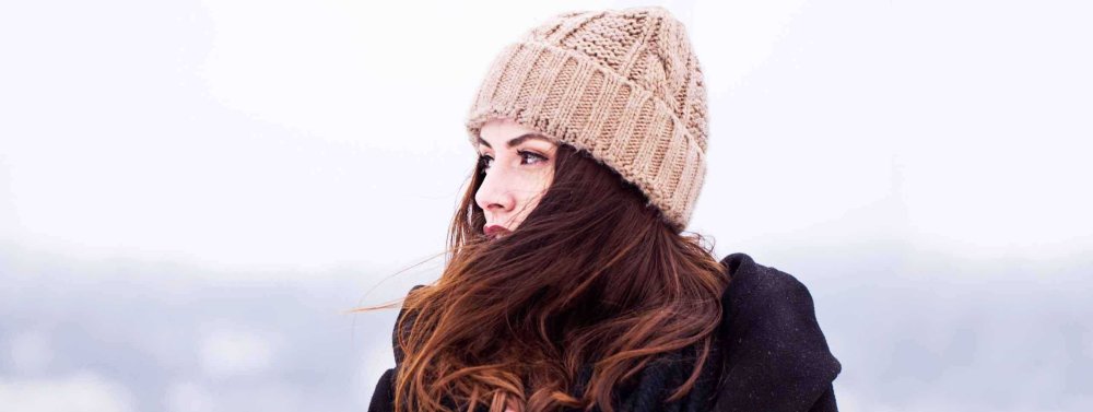 Белая беретка спицами