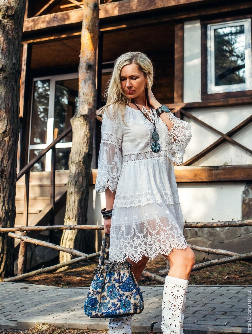 Ситцевое платье с кружевом