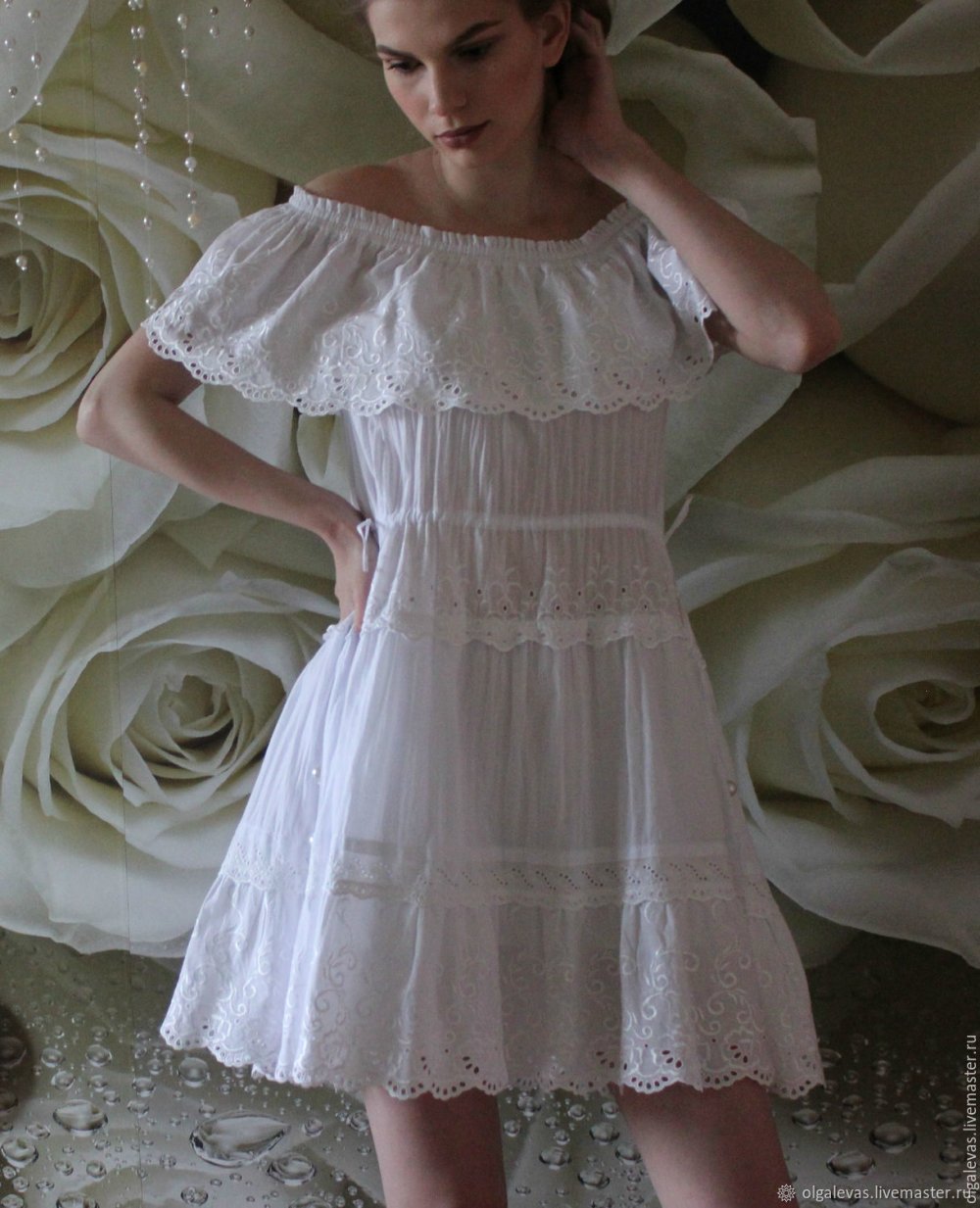 Батистовое кружевное платье
