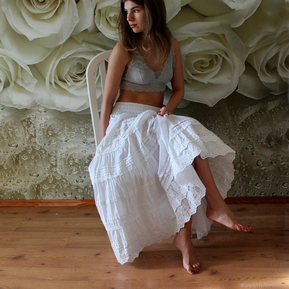 Белое кружевное платье в стиле бохо