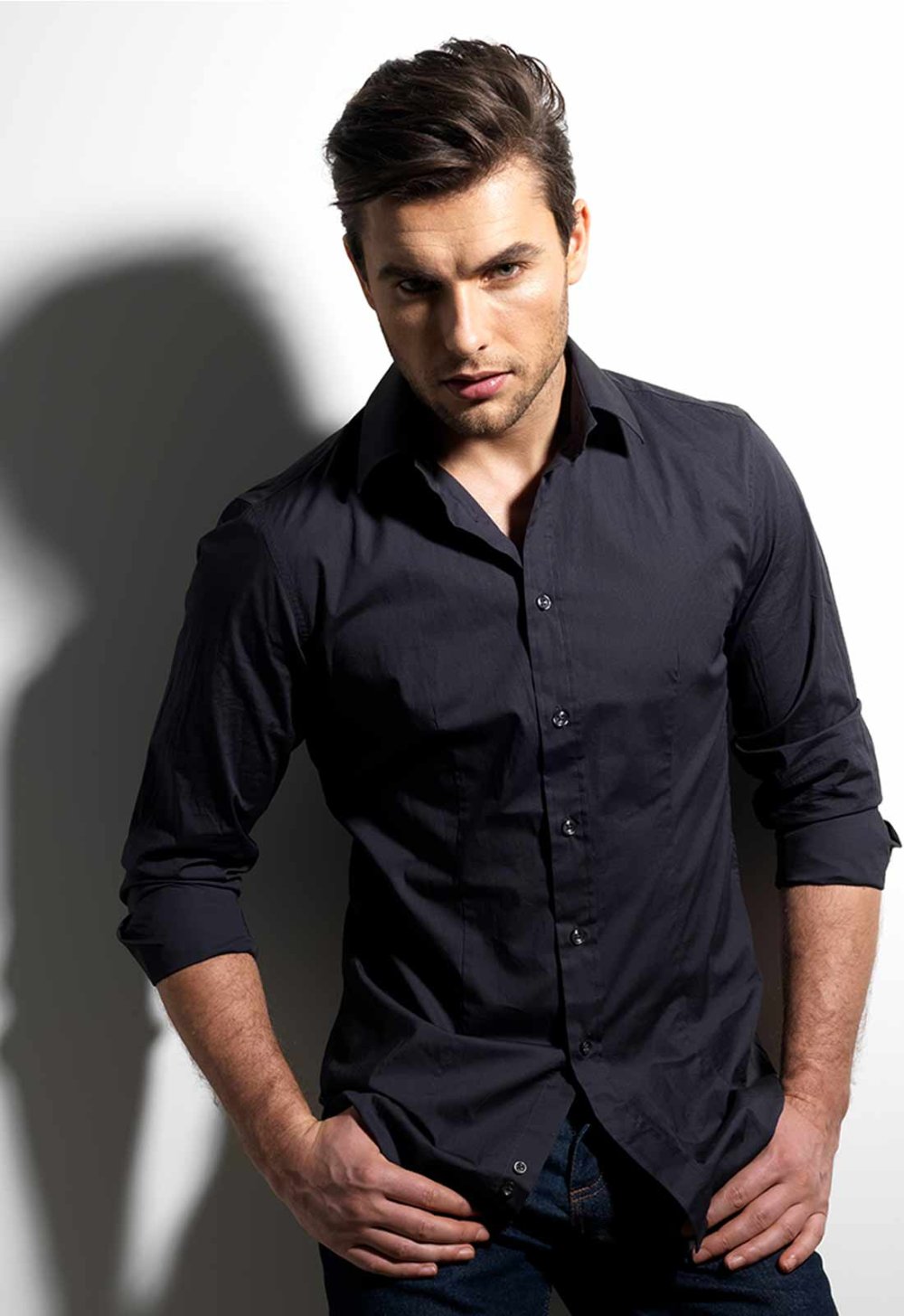 Джинсы с рубашкой мужские