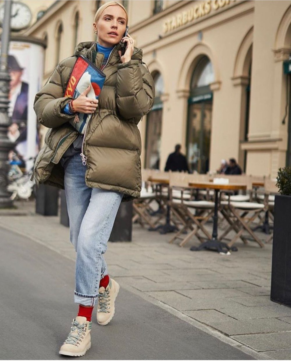 Кэти Холмс в очень широких штанах