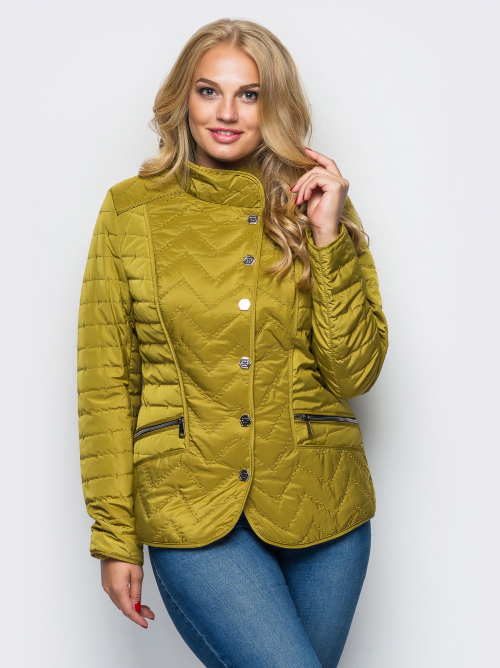 Ярко красная куртка