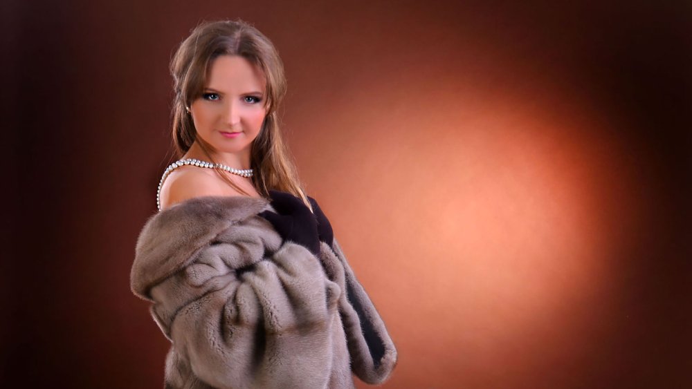 Красивые девушки в шубах