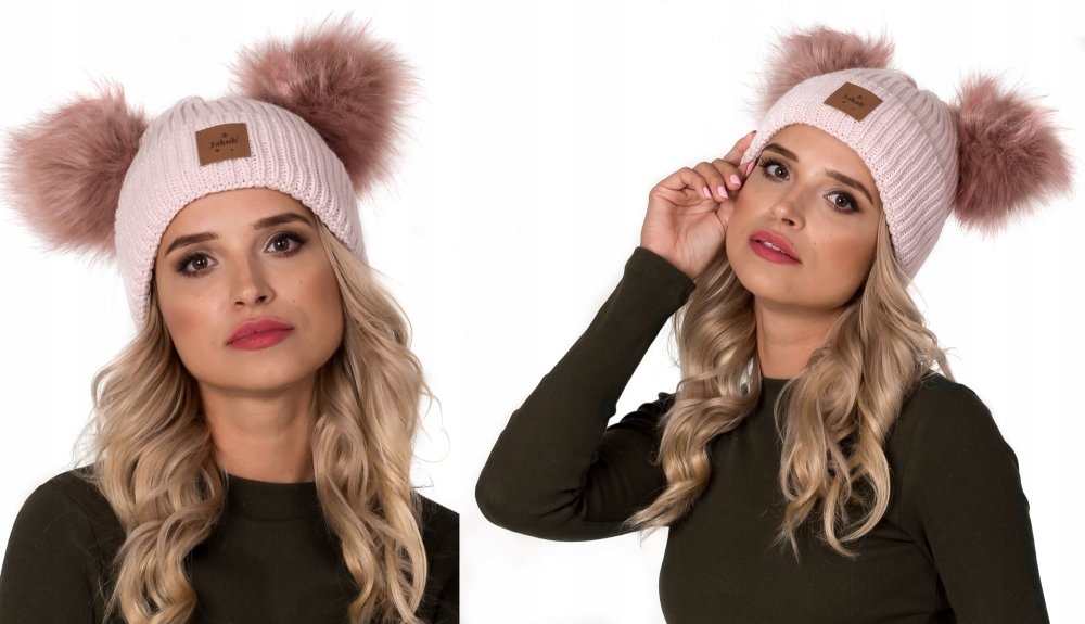 Шапка с двумя помпонами