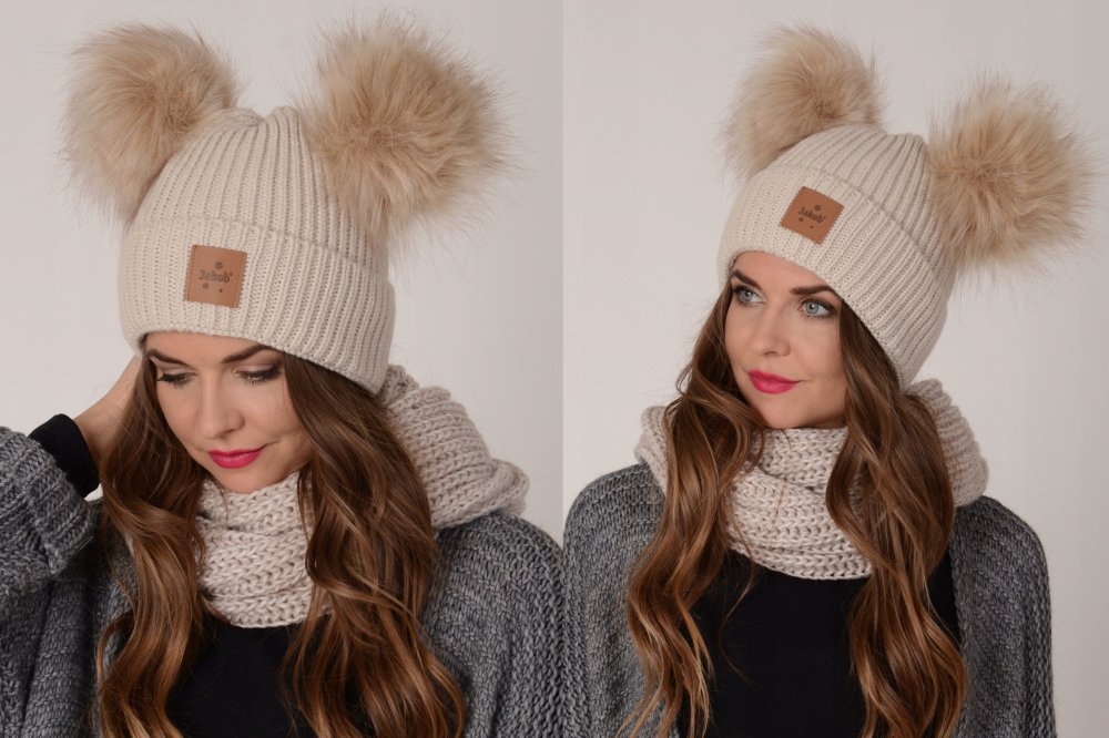 Шапка с двумя помпонами для девушек