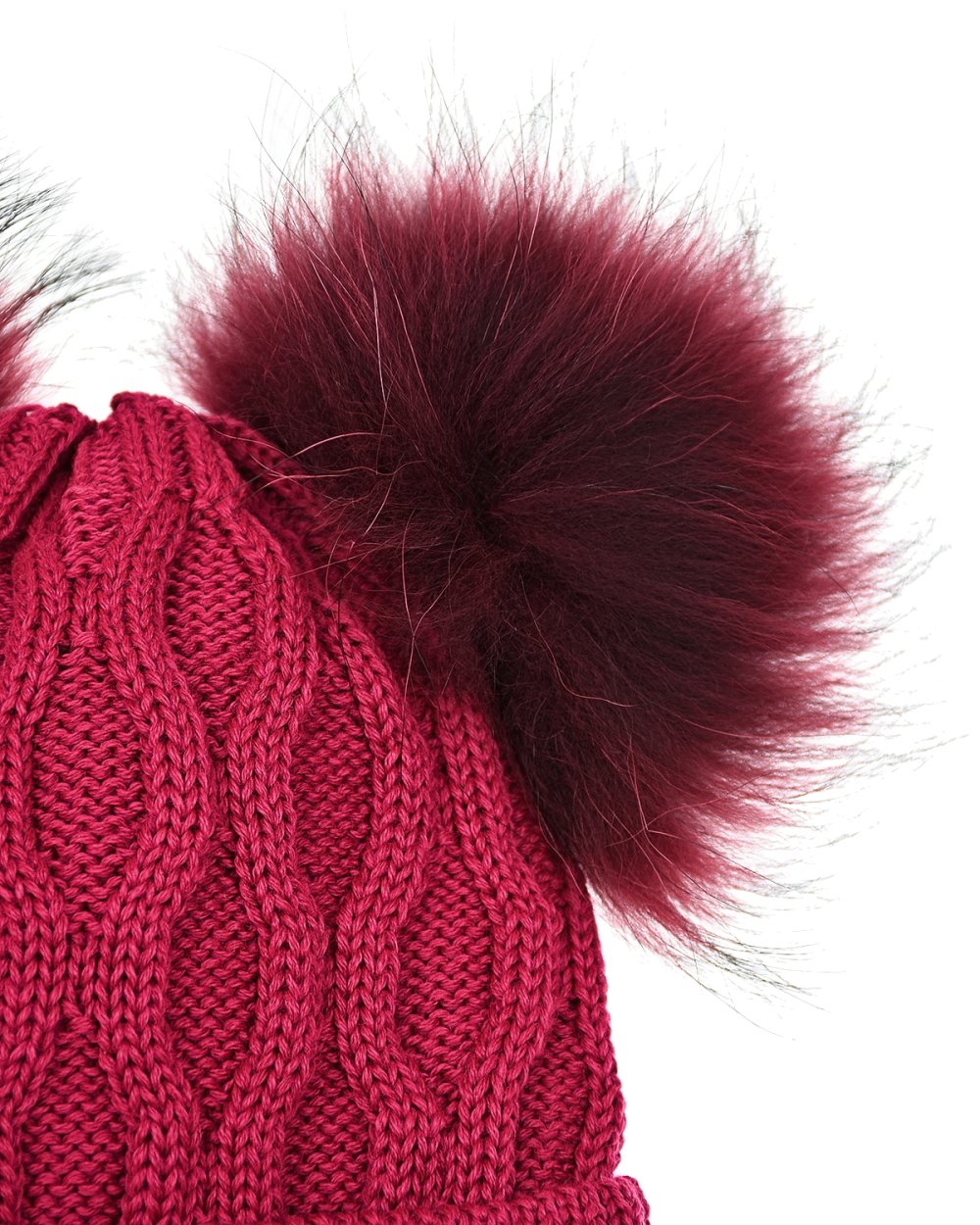 Красная шапка с двумя помпонами