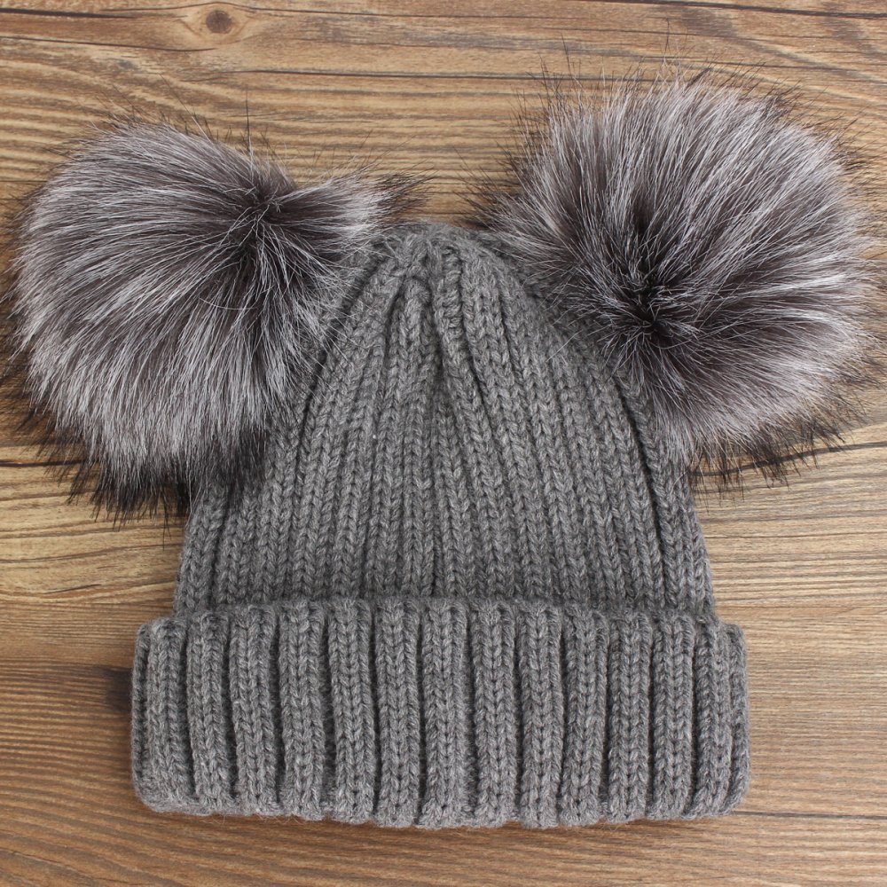 Шапка с двумя помпонами женская спицами