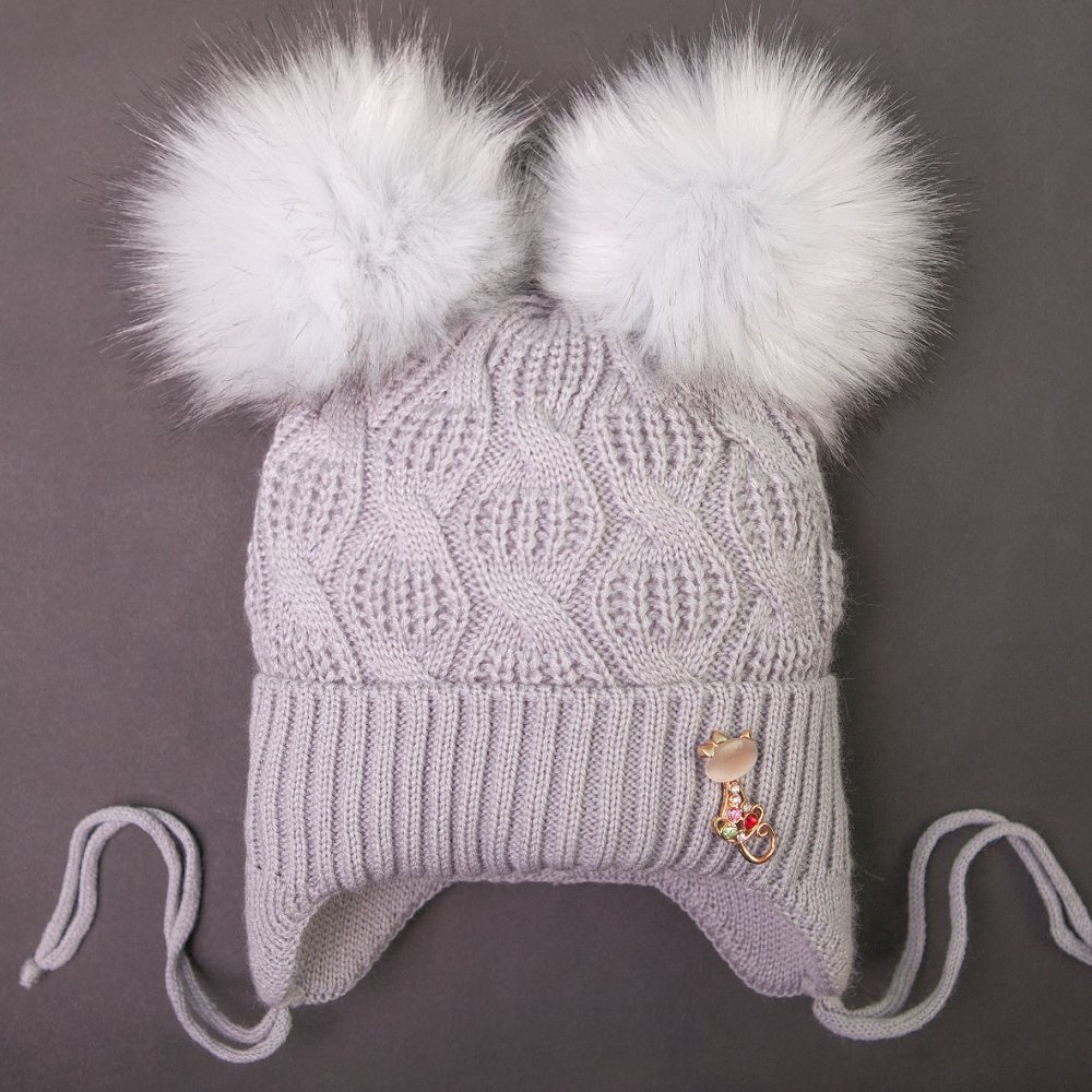 Шапка с двумя помпонами и ушками