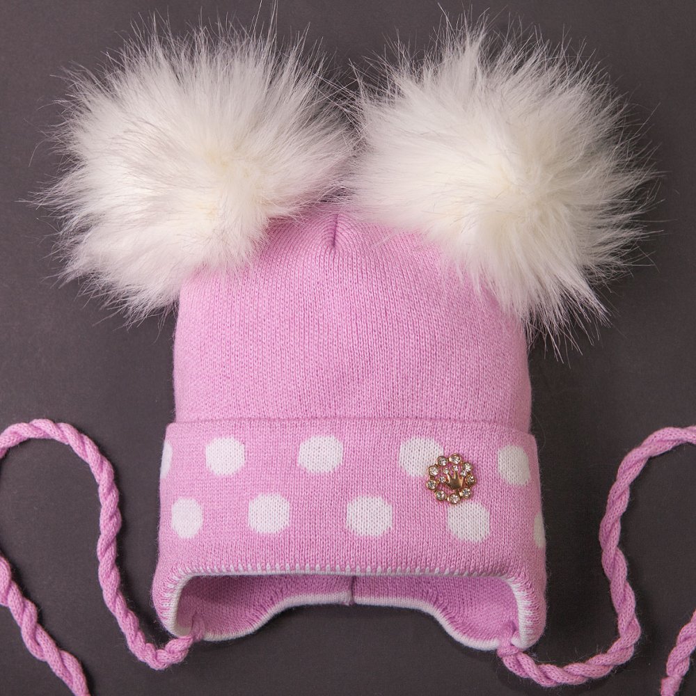 Вязаная шапка с двумя помпонами