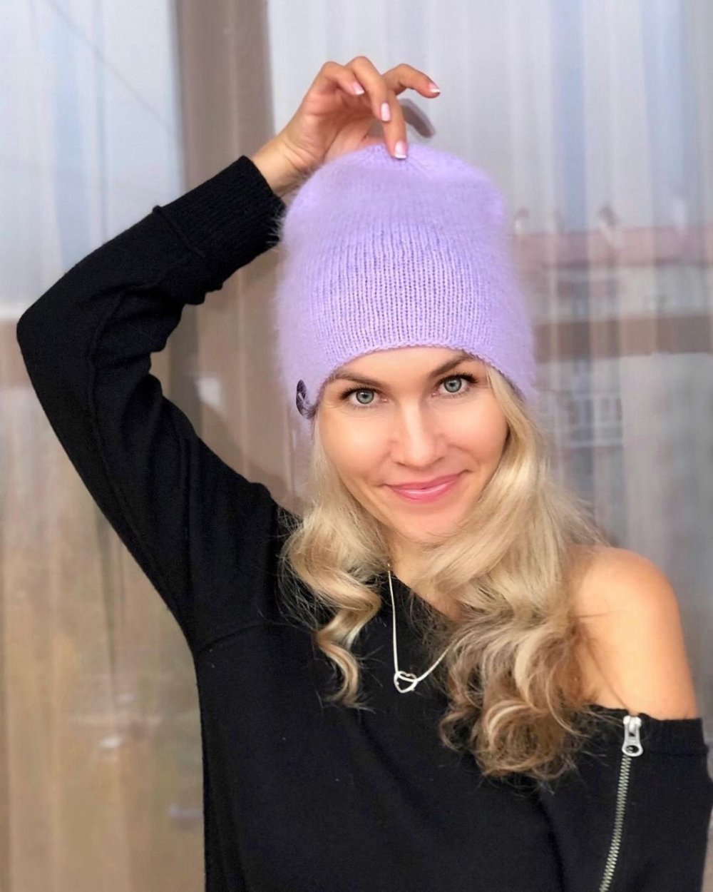 Мохнатая шапка бини