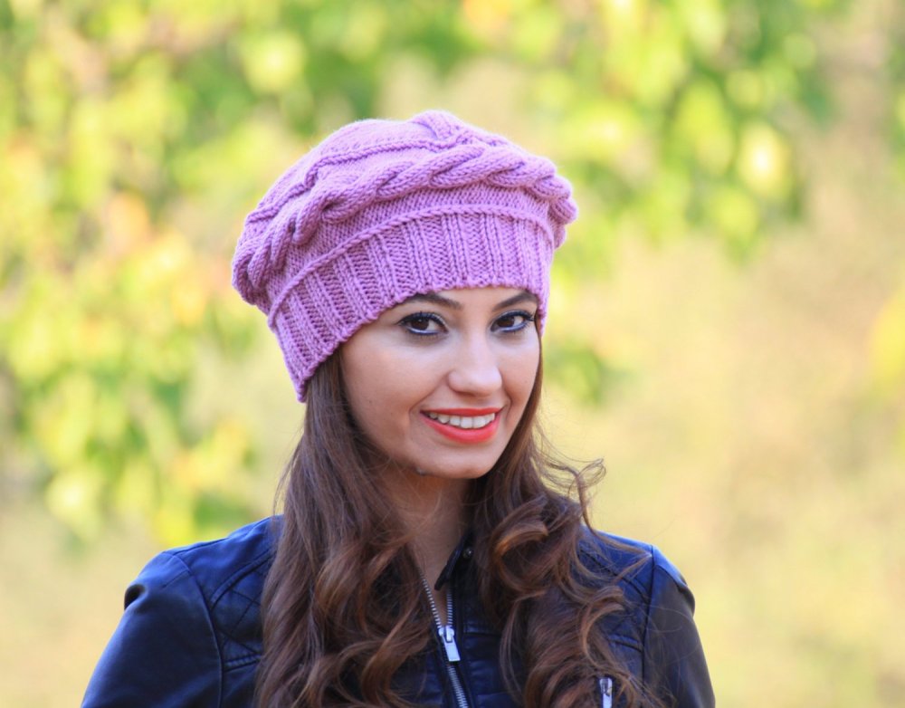 Тонкая шапка женская спицами