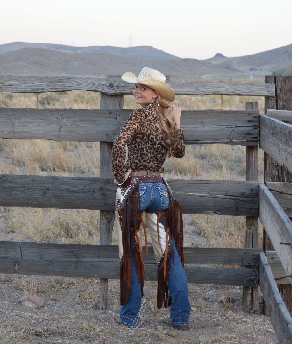 Ковбойский танец девушки