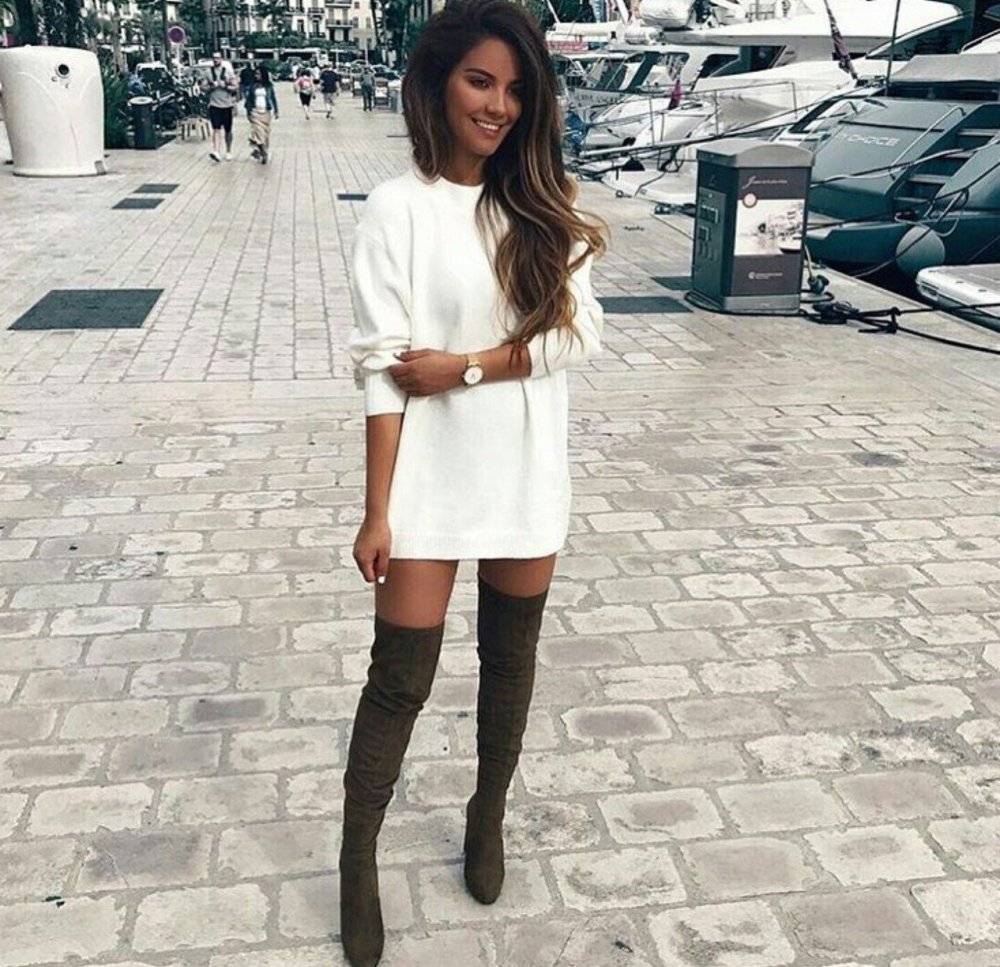 Платье с ботфортами