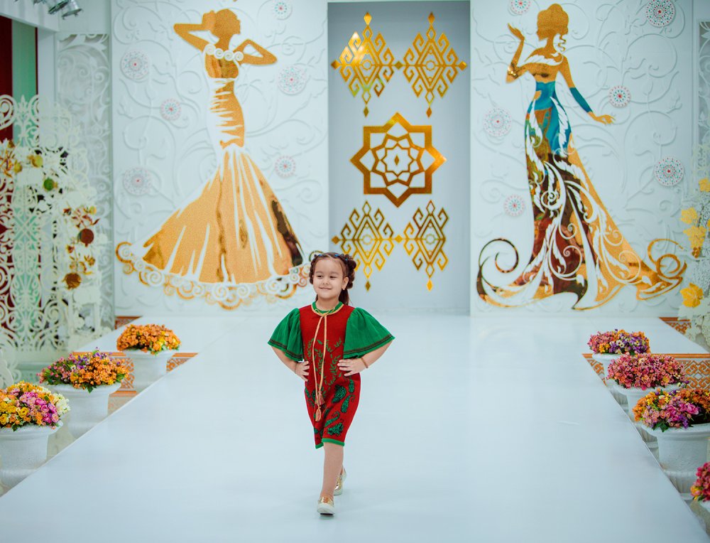 Чапан узбекский атлас женский