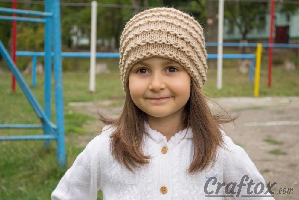 Детские вязаные шапки с завязками