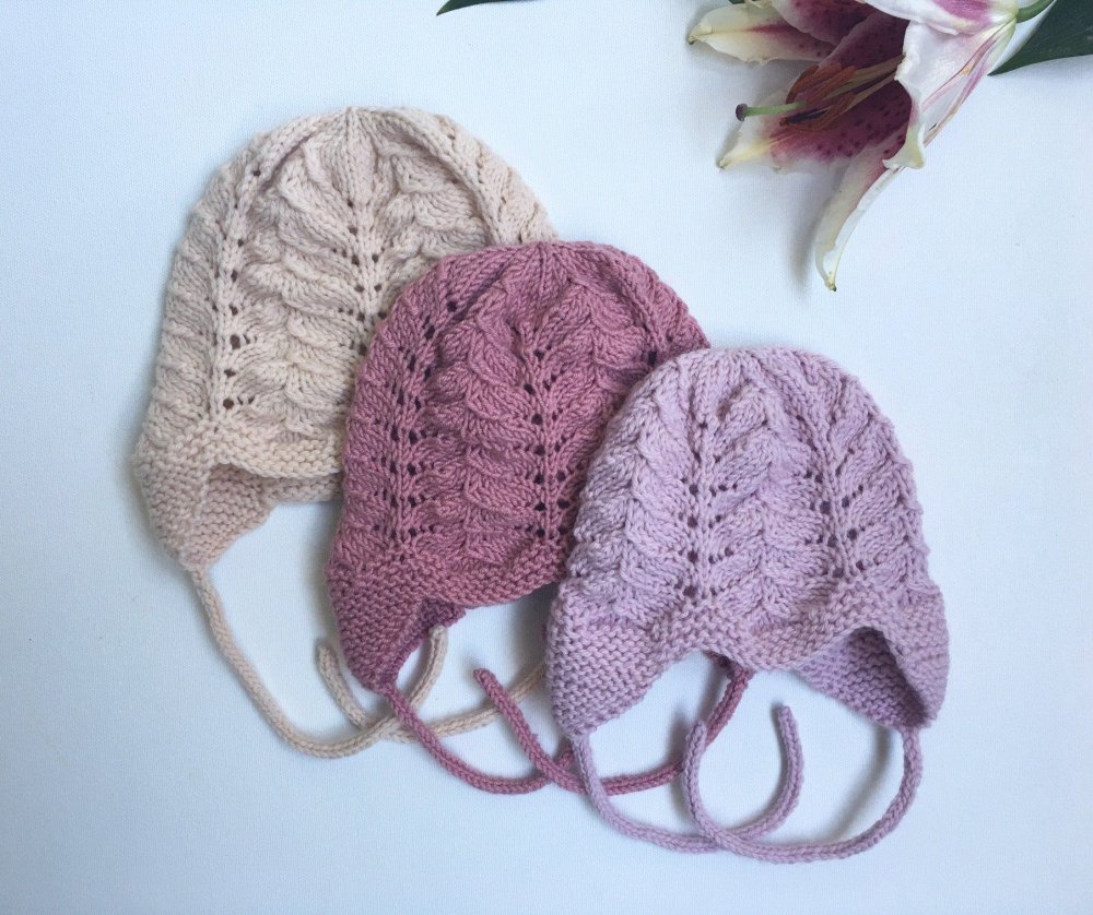 Шапка с помпоном для девочки