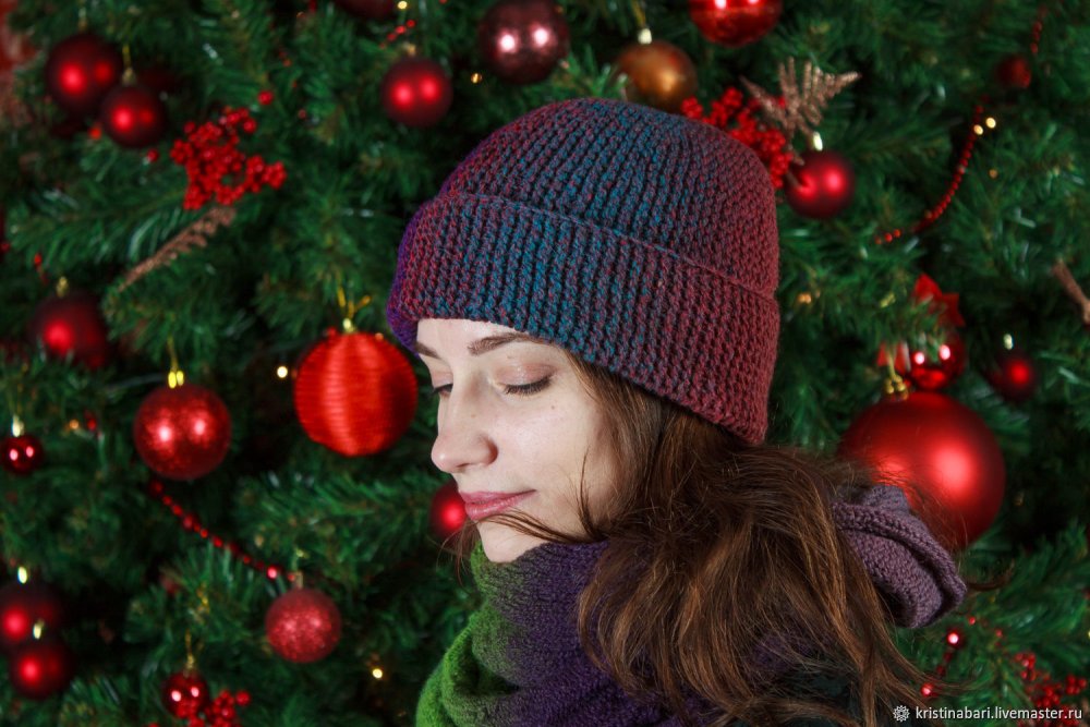 Шапка из мохера узором звездочки