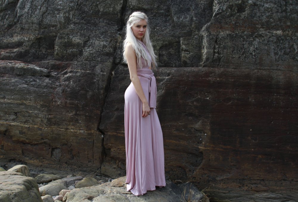 Дейнерис в белом платье