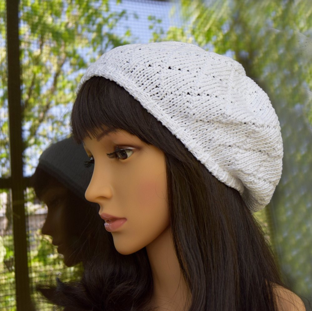 Молодёжная шапка для девушек спицами