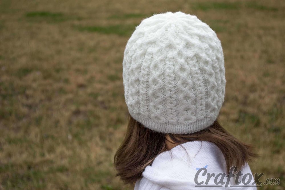 Вязаная шапка с выпуклыми полосками