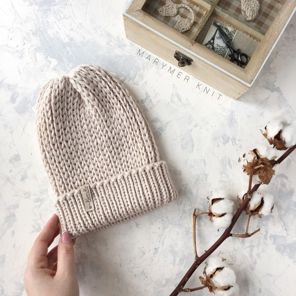 Шапка с отворотом крючко