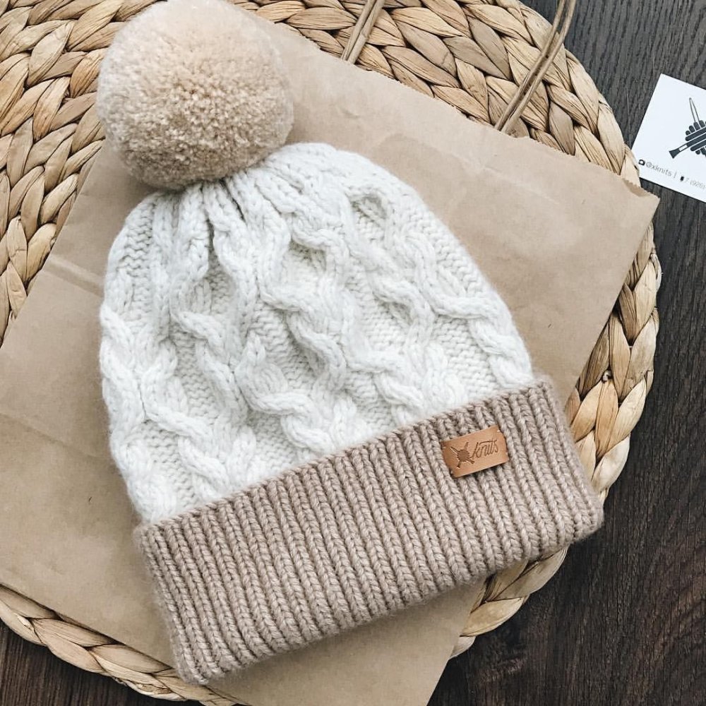 Вязаные зимние шапки для женщин спицами