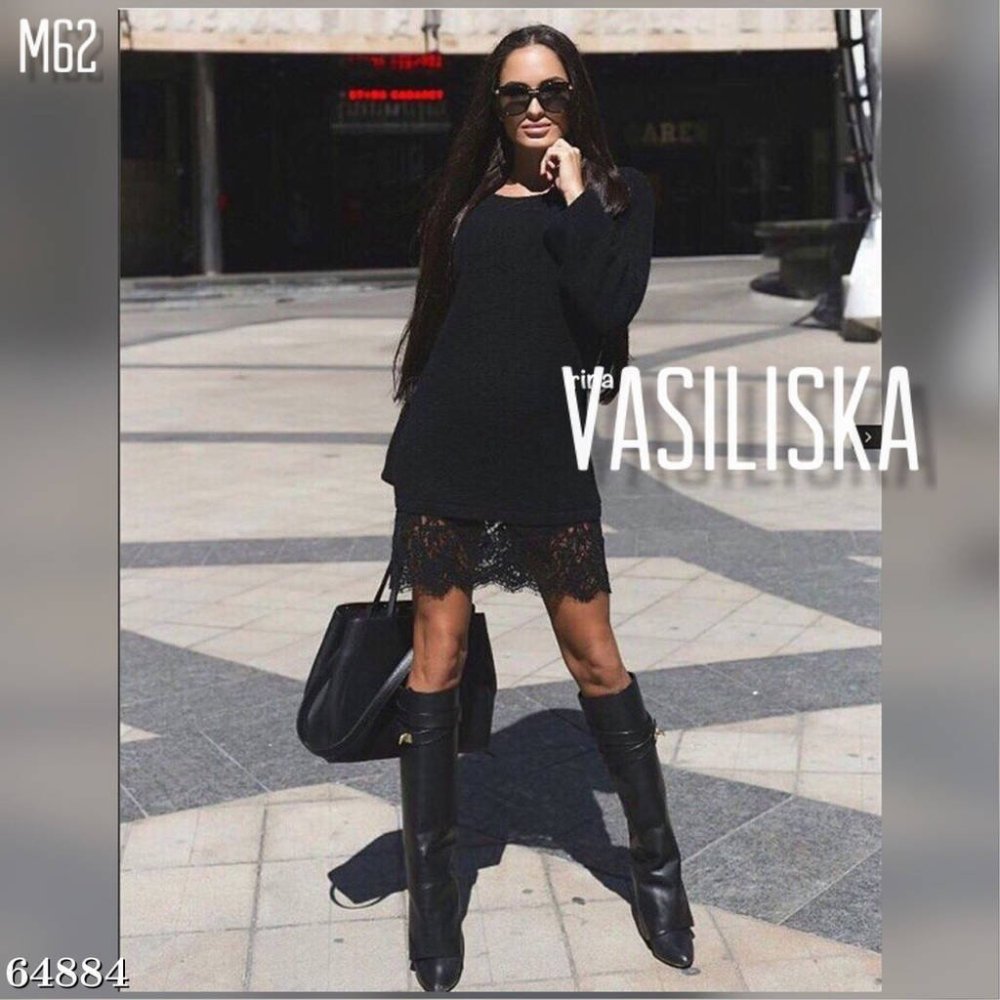 Вязаное платье с кружевом по низу