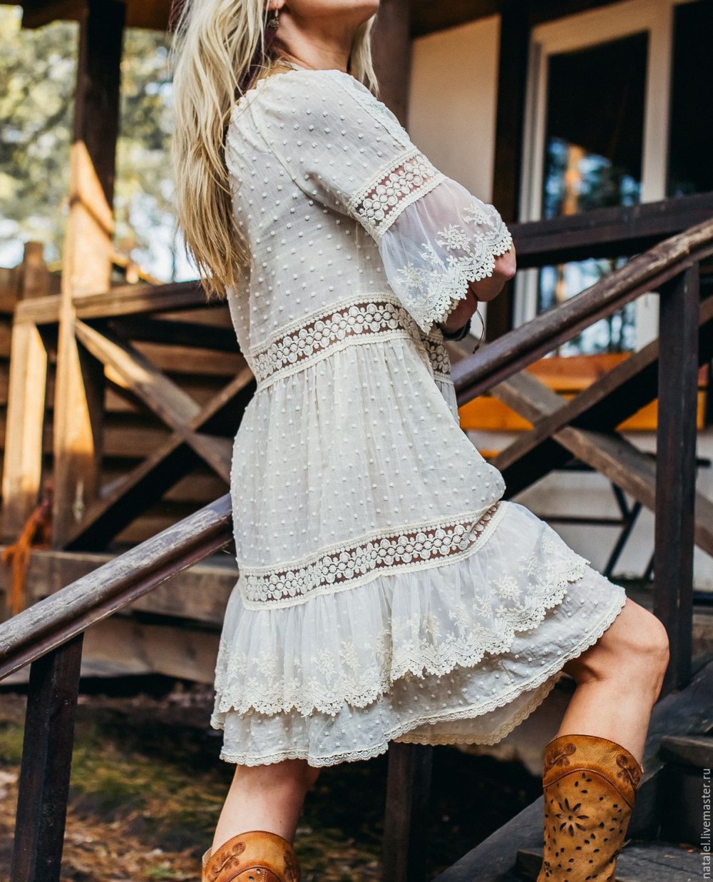 Свитер белый с кружевом внизу
