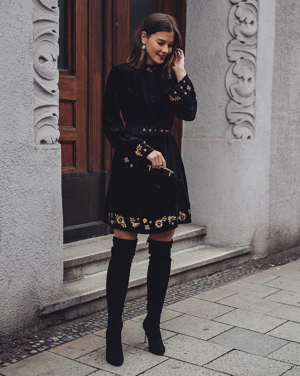 Платье плюс сапоги на шнуровке тотал Блэк